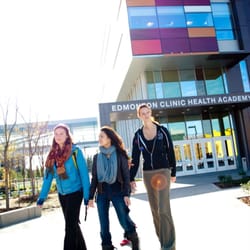 Edmonton Clinic Health Academy - Students walk outside the Edmonton Clinic Health Academy (ECHA), Edmonton, Alberta, Canada