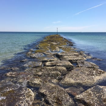 Pequot Hotel - Beach 3 minute walk from hotel (it has sand also- this is in ocean) - Hotels Near Me - Vineyard Haven, Massachusetts