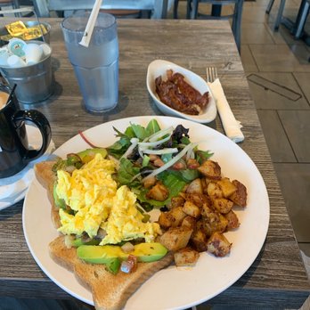 Killian Cafe & Grill - Avocado Toast side of bacon - Breakfast & Brunch Near Me - Miami, Florida