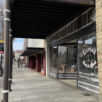 Dixie's Paws and Claws - Cute downtown location - Pet Stores Near Me - Woodland, California Dixie's Paws and Claws - Cute downtown location - Pet Stores Near Me - Woodland, California