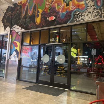 Dave's Hot Chicken - Decor - Chicken Shop Near Me - Tulsa, Oklahoma