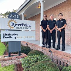 Distinctive Dentistry by Mullens & Nguyen