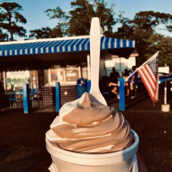 Dreamette - Vanilla & Chocolate Swirl (Medium) - Ice Cream & Frozen Yogurt Near Me - Jacksonville, Florida
