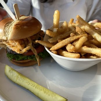 Black Label Tavern - Black label burger - Bars Near Me - Livonia, Michigan