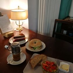 no milk today - Bagel, tofu scramble, himbeere cake and Vietnamese style coffee