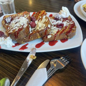 Broken Yolk Cafe - Crunchy French Toast - Breakfast & Brunch Near Me - Fullerton, California