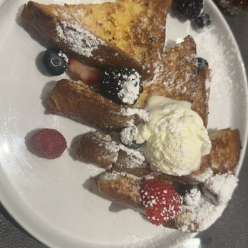 800 Maple - French toast - New American Near Me - Williamsville, New York