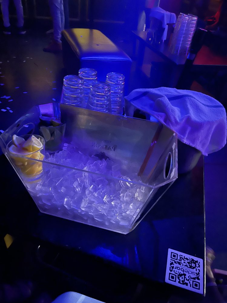 SIDEBAR DALLAS Updated August 2024 27 Photos & 42 Reviews 2626