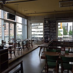 Mart Cafe - Inrichting op de bovenste verdieping.