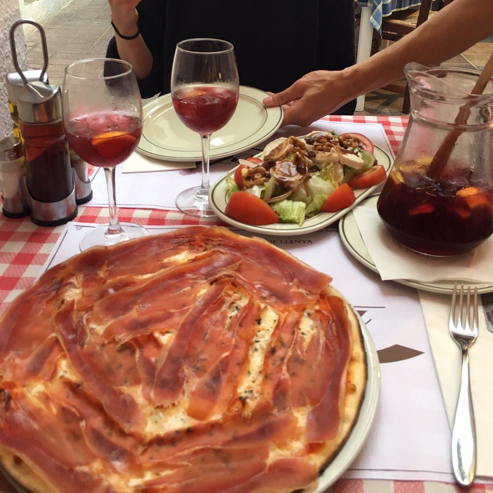 la Grotta - Sangria, ham pizza (nr 34) and a goat cheese salad! - Italian Near Me - Tossa de Mar, GI