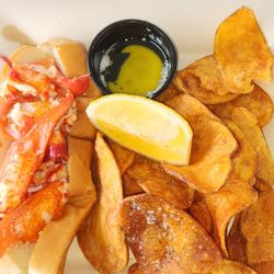 Shanks Waterfront Dining - Lobster roll w chips