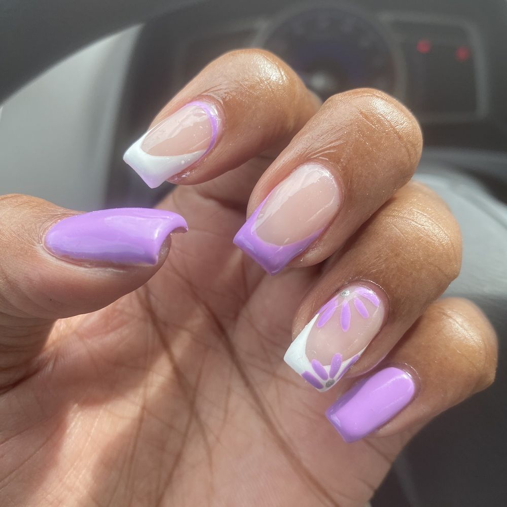 D'yVonne's Nails and Beauty Bar - Lavender white with flowers french set on natural nails. - Nail Salons Near Me - Forest Park, Georgia D'yVonne's Nails and Beauty Bar - Lavender white with flowers french set on natural nails. - Nail Salons Near Me - Forest Park, Georgia