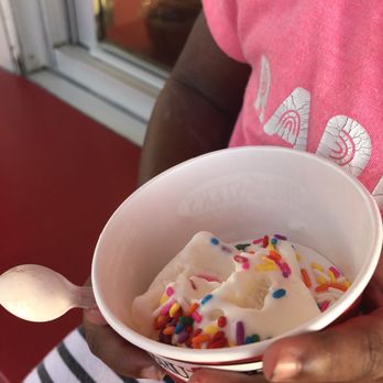 Bruster's Real Ice Cream - Ice Cream Cup with rainbow sprinkles (Free) - Ice Cream & Frozen Yogurt Near Me - Jacksonville, Florida