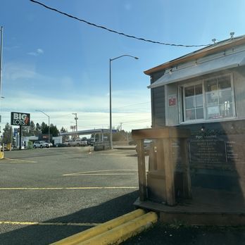 Pipers Perks - It's near the Big Lots sign - Coffee & Tea Near Me - Beaverton, Oregon