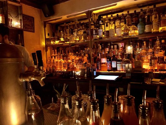 2nd Floor Bar & Essen by null