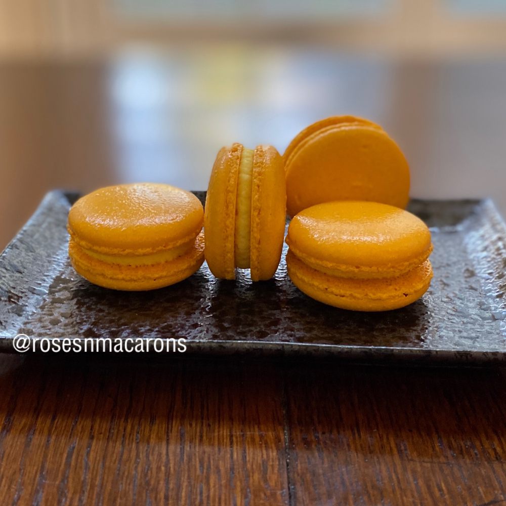 Roses n Macarons Logo