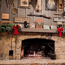 Cracker Barrel Old Country Store - Dining area