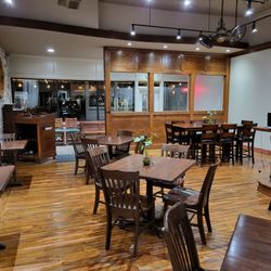 Pyke's Crossroads Restaurant - More dining