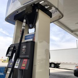 ampm - I got gas today at ampm and paid inside I'm glad there wasn't a line. Great deal on gas hopefully the prices drop again soon.