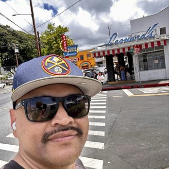 Leonard's Bakery - Leonard's Bakery is just a short walk from Waikīkī beach. - Bakeries Near Me - Honolulu, Hawaii Leonard's Bakery - Leonard's Bakery is just a short walk from Waikīkī beach. - Bakeries Near Me - Honolulu, Hawaii