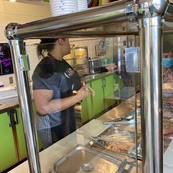 Vibes Jamaican Restaurant - Covid-19 spreads thru droplets from your mouth & nose. This is the server who refuse to wear a mask!