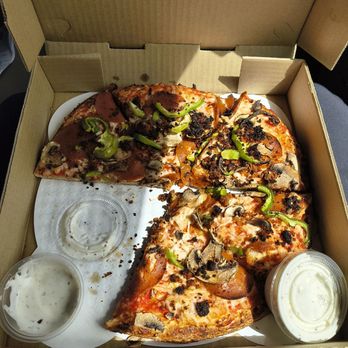 Happy Pizza - Vegan deluxe / supreme with vegan ranch - Pizza Near Me - Manteca, California