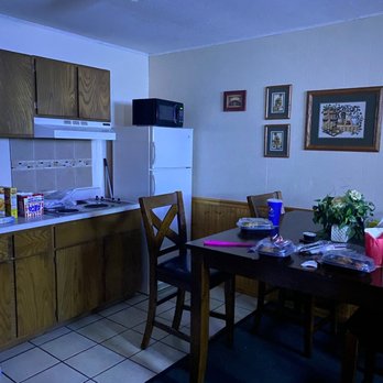 Hunter's Friend Resort - Kitchen - Hotels Near Me - Branson, Missouri Hunter's Friend Resort - Kitchen - Hotels Near Me - Branson, Missouri