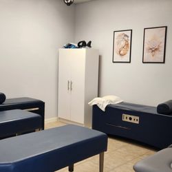 Resolve Chiropractic and Wellness - Therapy Room
E-stem (TENS)
Roller beds