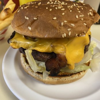 Classic Burger - Bacon cheeseburger - Burgers Near Me - San Lorenzo, California Classic Burger - Bacon cheeseburger - Burgers Near Me - San Lorenzo, California