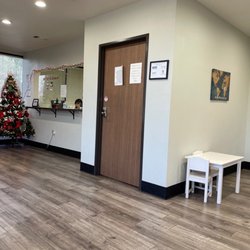 La Verne Medical Urgent Care - Not so many people on Saturday 12/03/2022 noon