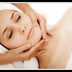 Eye Brow Threading at Sola Salon