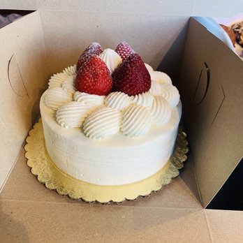 Fuji Bakery - Japanese Strawberry Shortcake 6" - Bakeries Near Me - Seattle, Washington