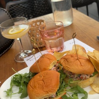 Rooftop 25 - Lobster roll sliders - Cocktail Bars Near Me - San Francisco, California