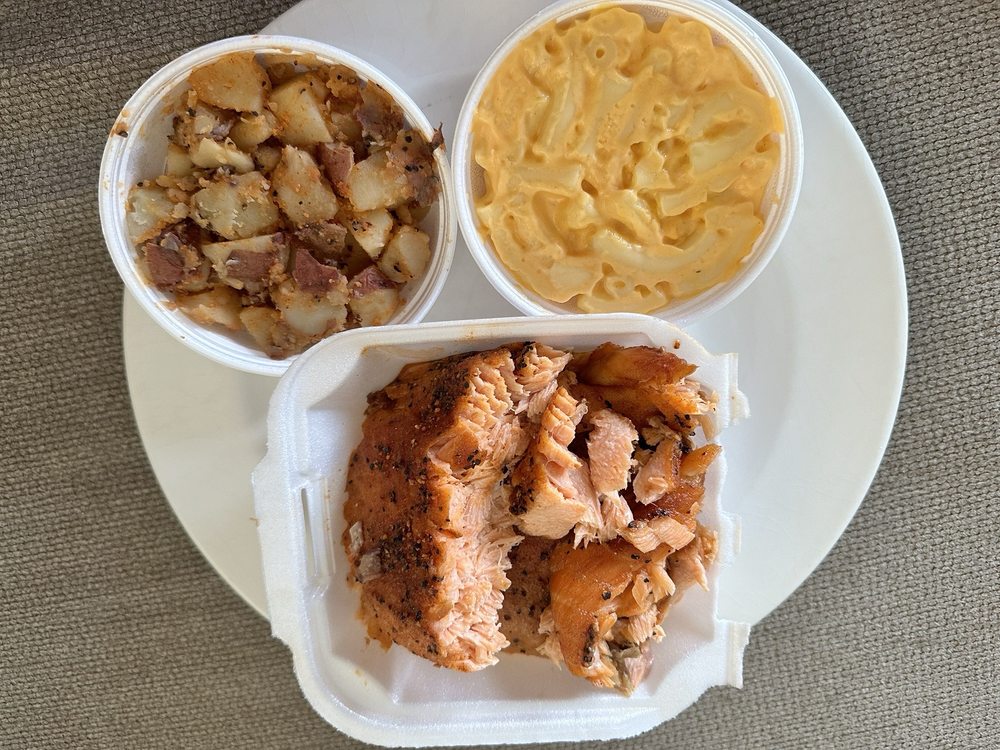 Jucy's Smokehouse Bar-B-Q Logo