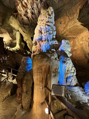 Lost World Caverns by null