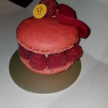 Pierre Hermé - Ispahan - Chocolatiers & Shops Near Me - Paris, 75 Pierre Hermé - Ispahan - Chocolatiers & Shops Near Me - Paris, 75