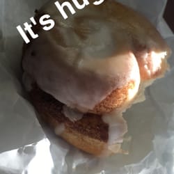 This is only half of the very delicious cinnamon bun that I picked up today. As my first visit here, I'm sure I will be making many returns.
