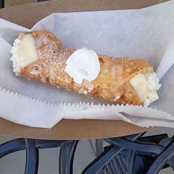 The Cannoli Hole - Tres Leches Cannolo - Desserts Near Me - Simpsonville, South Carolina The Cannoli Hole - Tres Leches Cannolo - Desserts Near Me - Simpsonville, South Carolina