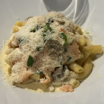 Romano's Restaurant - Pasta il Salmone - Italian Near Me - Dublin, D Romano's Restaurant - Pasta il Salmone - Italian Near Me - Dublin, D