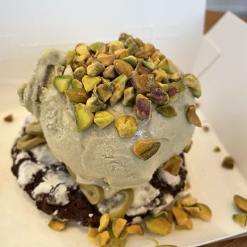 Bacio di Latte - Pistachio Twist (TikTok: @justandyvu) - Gelato Near Me - Huntington Beach, California Bacio di Latte - Pistachio Twist (TikTok: @justandyvu) - Gelato Near Me - Huntington Beach, California