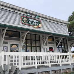 Mountain Man Nut & Fruit - Entrance to the store
