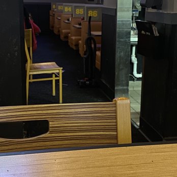 Buffalo Wild Wings - Even the vacuum was left without service - Chicken Wings Near Me - Kissimmee, Florida