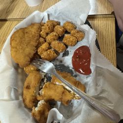 Sweet & Spicy - Kids tenders with tots