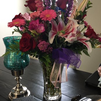 Flowers By Donna - Flowers by Donna if you look really close their is a little birdie in the middle :-) - Florists Near Me - Tigard, Oregon