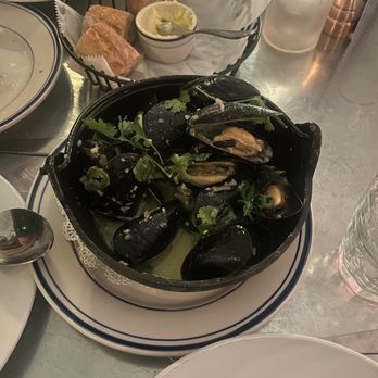 Regalade - Green curry muscles Baguette and butter - French Near Me - Los Angeles, California