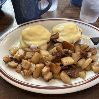 Center Harbor Diner - Eggs Benedict - Diners Near Me - Moultonborough, New Hampshire Center Harbor Diner - Eggs Benedict - Diners Near Me - Moultonborough, New Hampshire