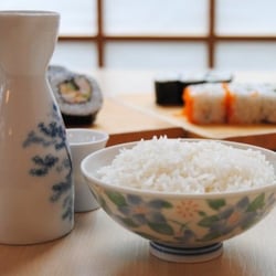 Akimoto - Schale Reis und Sushi