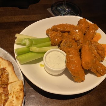 Yard House - Wings - New American Near Me - Irving, Texas