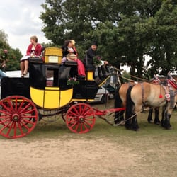 Erntefest Friedersdorf - Kutschen, Trecker  & Umzugswagen