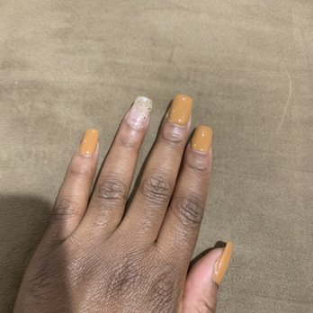 Hollywood Nails Salon - Nail Salons Near Me - Glenolden, Pennsylvania